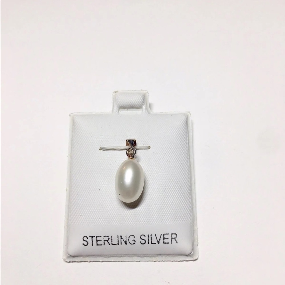 Freshwater pearl pendent